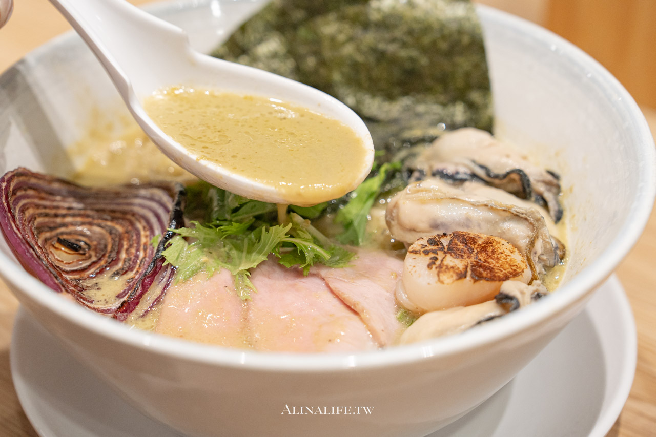 二屋牡蠣拉麵專門店｜台北濃郁海味拉麵，免費加麵吃到飽 @Alina 愛琳娜