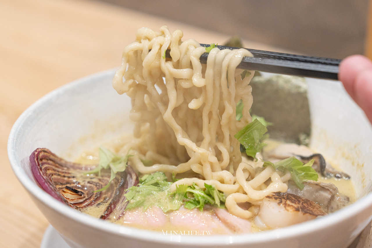 二屋牡蠣拉麵專門店|台北濃郁海味拉麵,免費加麵吃到飽 @Alina 愛琳娜 二屋牡蠣拉麵專門店|台北濃郁海味拉麵,免費加麵吃到飽 @Alina 愛琳娜