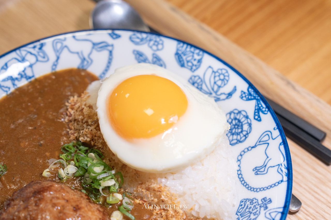 CURRY CURRY 咖哩咖哩|不只東湖!是內湖最好吃日式咖喱飯 @Alina 愛琳娜 CURRY CURRY 咖哩咖哩|不只東湖!是內湖最好吃日式咖喱飯 @Alina 愛琳娜