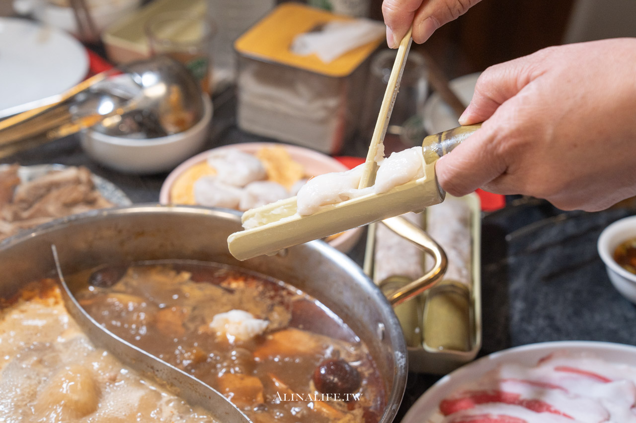 老撈麻辣鍋大稻埕店｜香濃廣東雞煲蟹火鍋，順天外科醫院獨賣 @Alina 愛琳娜