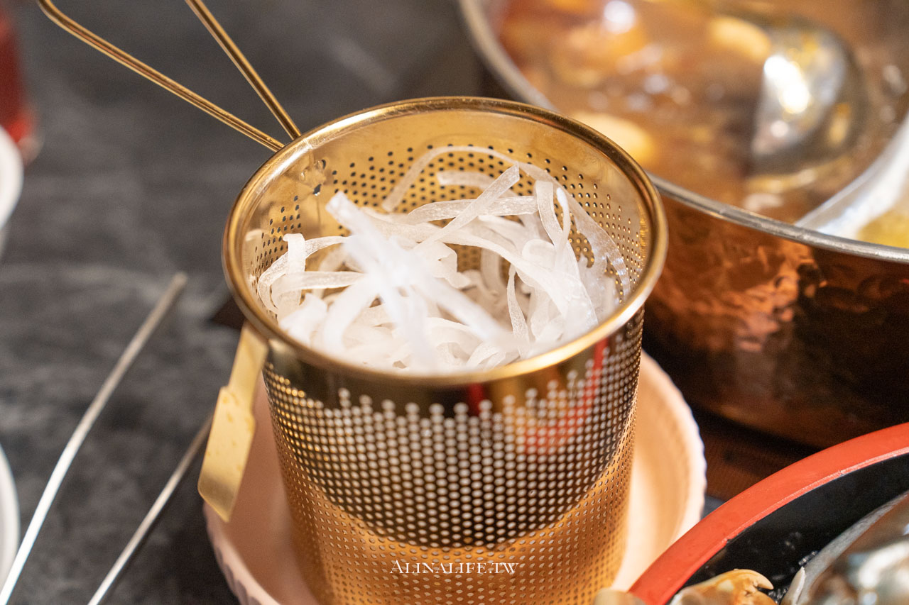 老撈麻辣鍋大稻埕店｜香濃廣東雞煲蟹火鍋，順天外科醫院獨賣 @Alina 愛琳娜