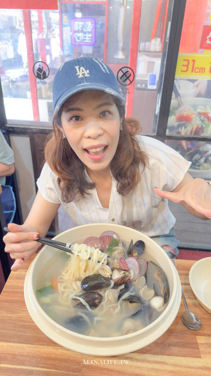 釜山海雲台31公分海鮮刀削麵｜比臉還大！好吃到整碗吃光 @Alina 愛琳娜
