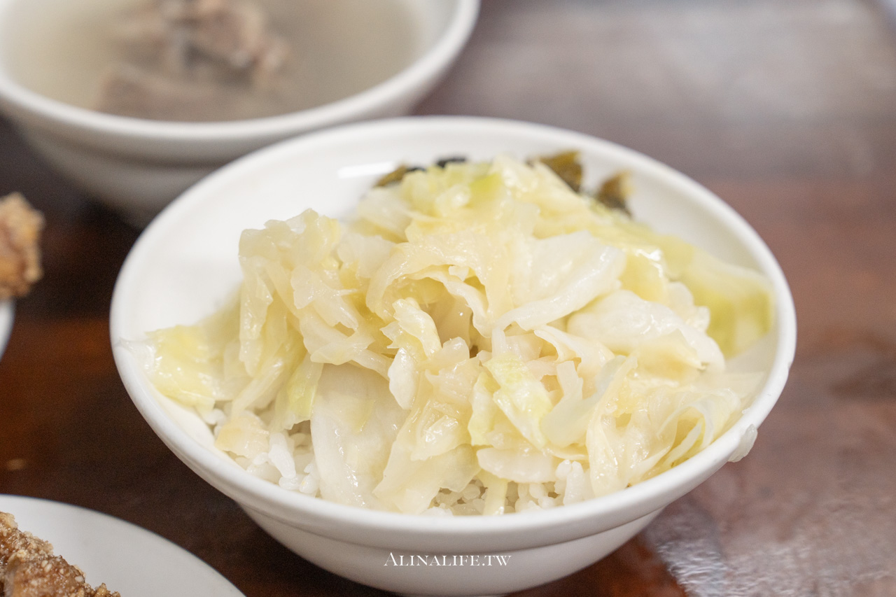 天天鮮排骨飯｜基隆巷仔美食，激推排骨蝦仁飯+炸雞腿 @Alina 愛琳娜
