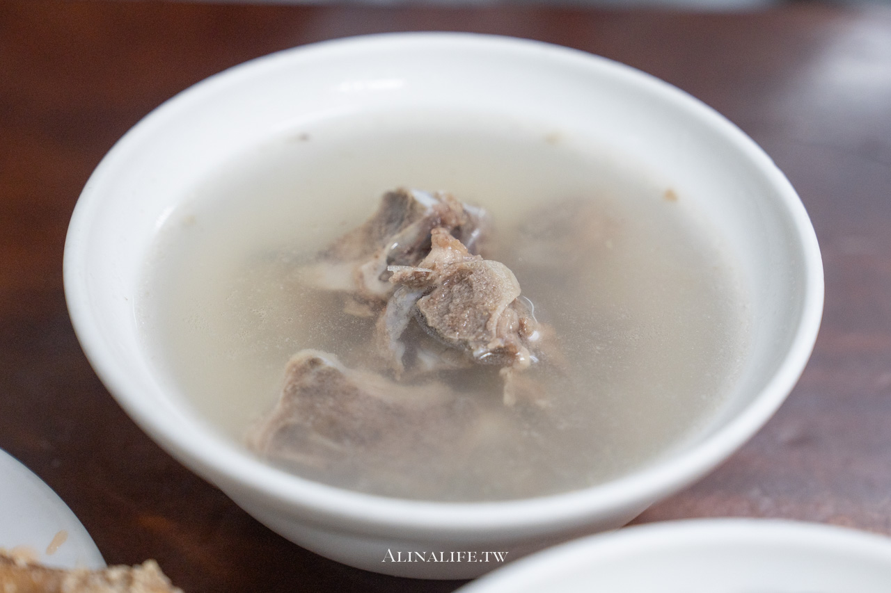 天天鮮排骨飯｜基隆巷仔美食，激推排骨蝦仁飯+炸雞腿 @Alina 愛琳娜