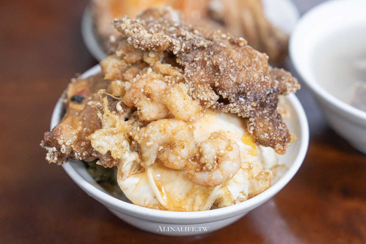 天天鮮排骨飯｜基隆巷仔美食，激推排骨蝦仁飯+炸雞腿 @Alina 愛琳娜