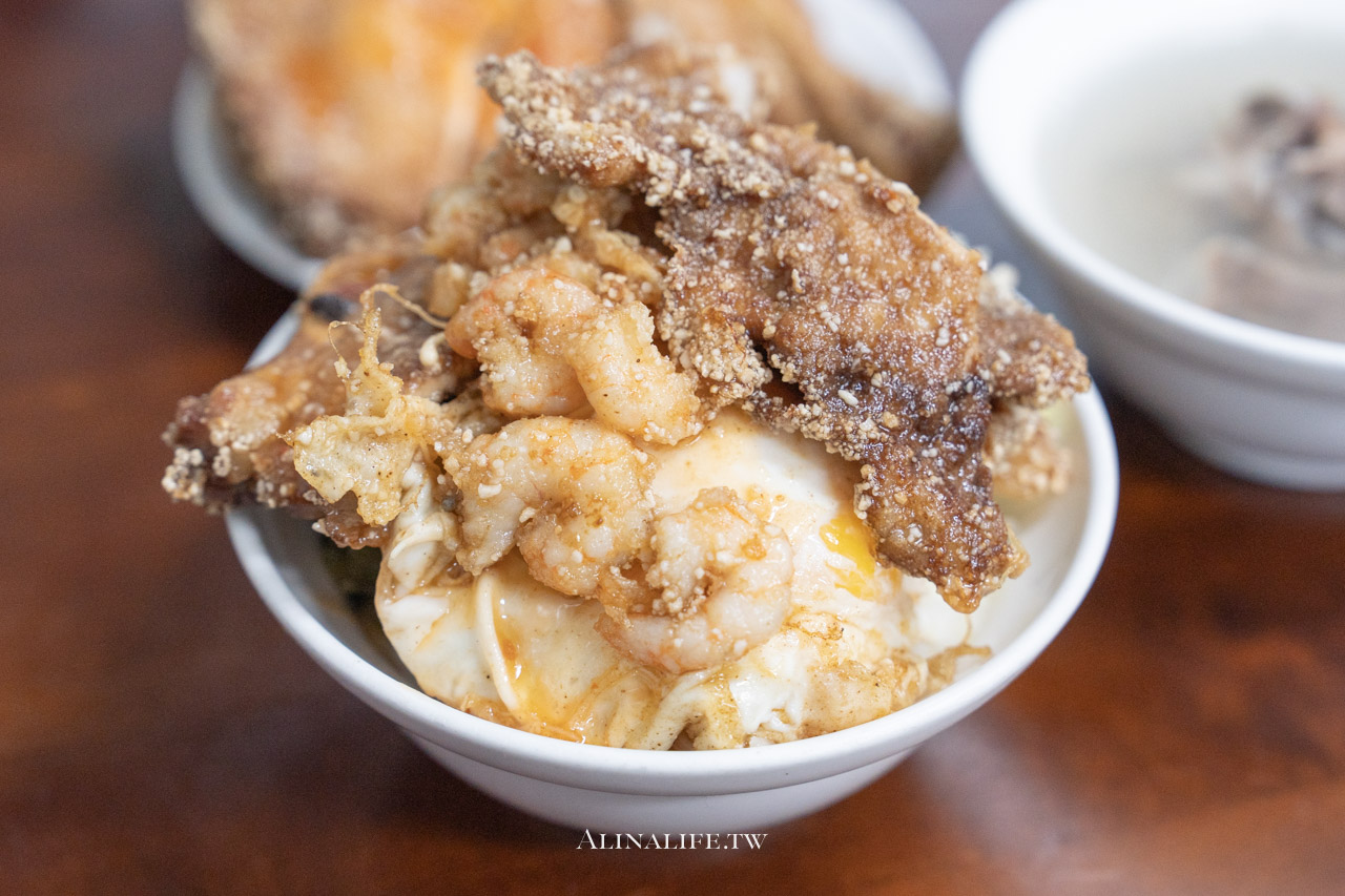 天天鮮排骨飯｜基隆巷仔美食，激推排骨蝦仁飯+炸雞腿 @Alina 愛琳娜