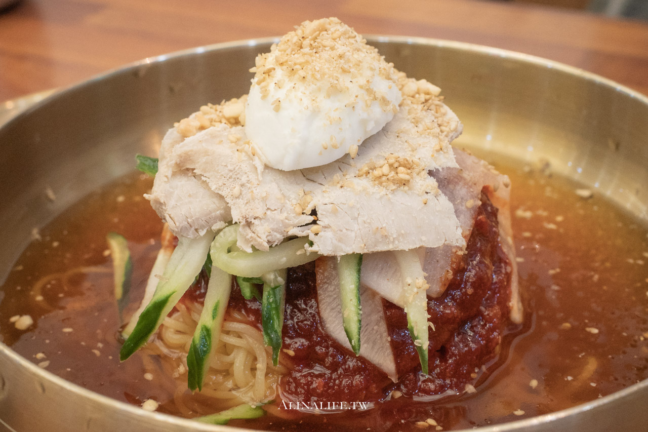 釜山元祖冷麵1984｜釜山車站旁好吃小麥冷麵，肉餅跟蒸餃也很推 @Alina 愛琳娜