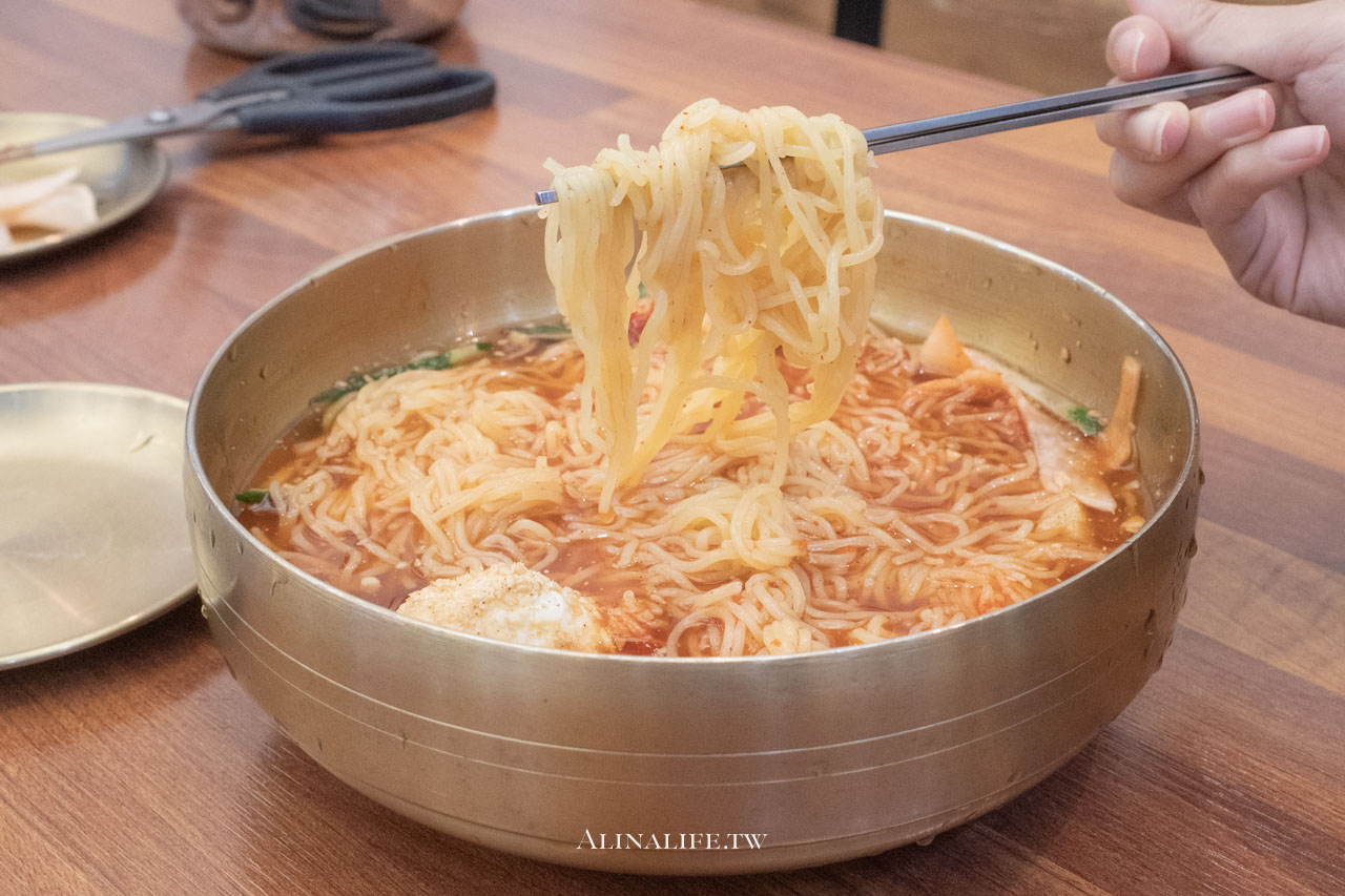 釜山元祖冷麵1984|釜山車站旁好吃小麥冷麵,肉餅跟蒸餃也很推 @Alina 愛琳娜 釜山元祖冷麵1984|釜山車站旁好吃小麥冷麵,肉餅跟蒸餃也很推 @Alina 愛琳娜