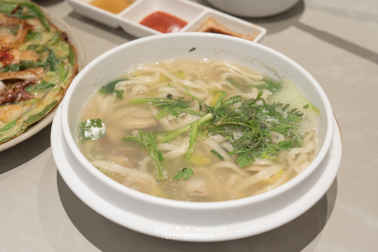 聖水洞蛤蜊刀削麵|鮮甜好吃,連海鮮煎餅都料多美味 @Alina 愛琳娜 聖水洞蛤蜊刀削麵|鮮甜好吃,連海鮮煎餅都料多美味 @Alina 愛琳娜