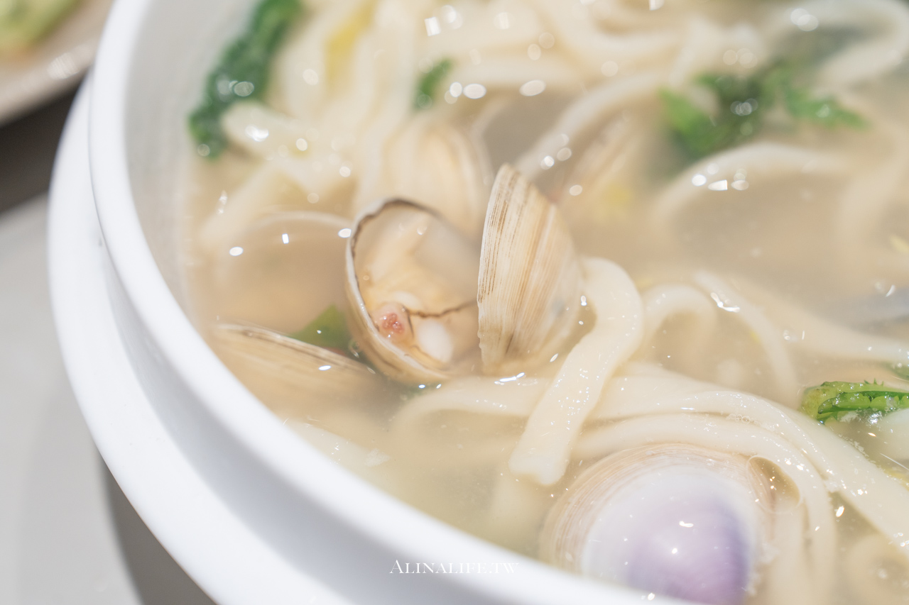 聖水洞蛤蜊刀削麵｜鮮甜好吃，連海鮮煎餅都料多美味 @Alina 愛琳娜