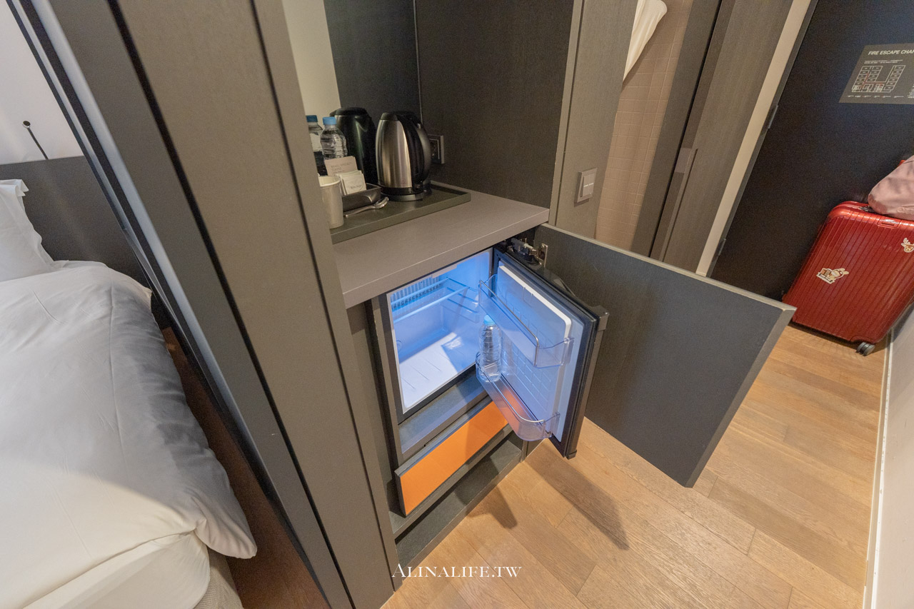 瑞草新羅舒泰酒店｜標準雙床房適合閨蜜同住，隔音好、還有自動換錢機 @Alina 愛琳娜