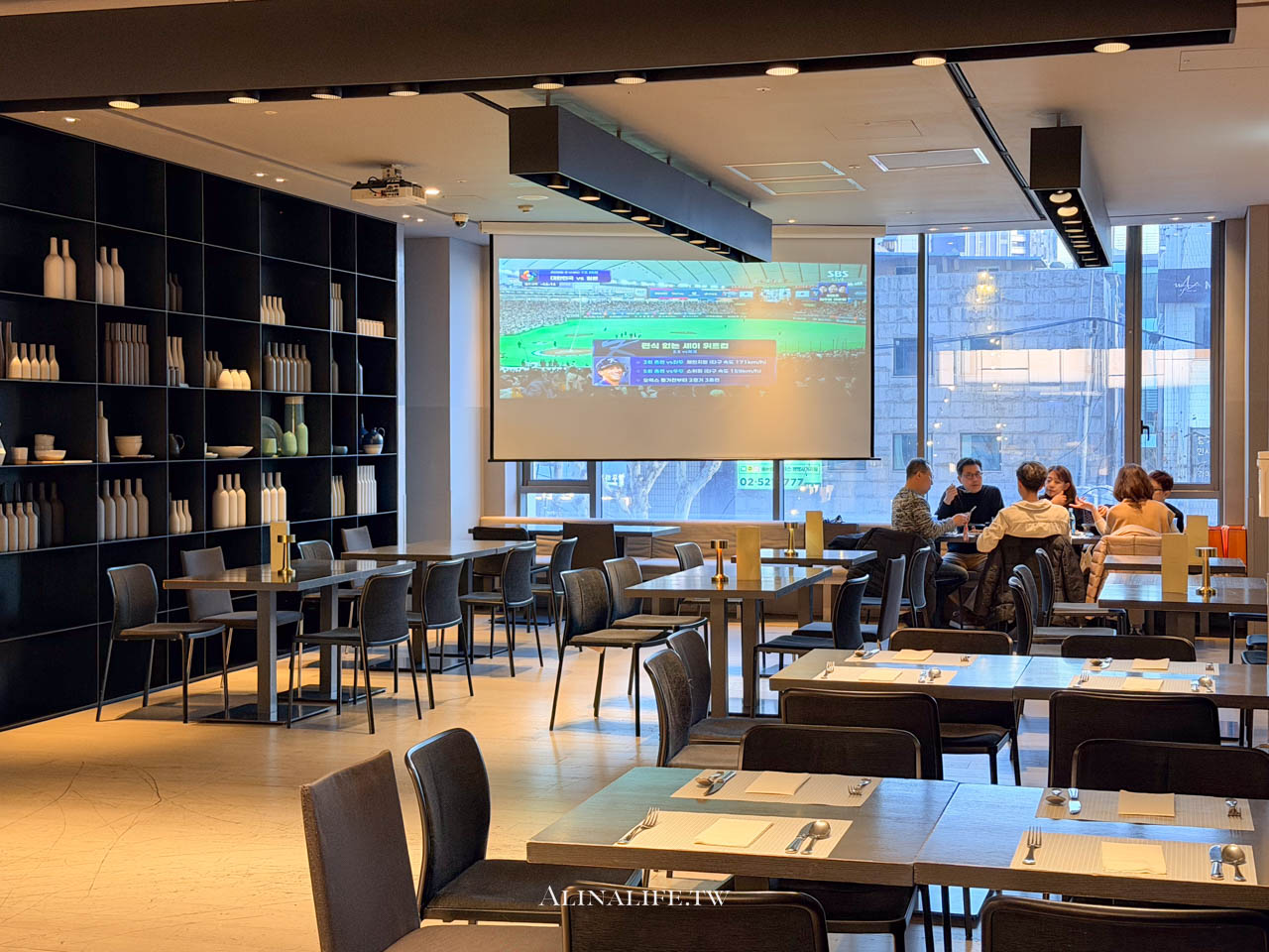 瑞草新羅舒泰酒店｜標準雙床房適合閨蜜同住，隔音好、還有自動換錢機 @Alina 愛琳娜