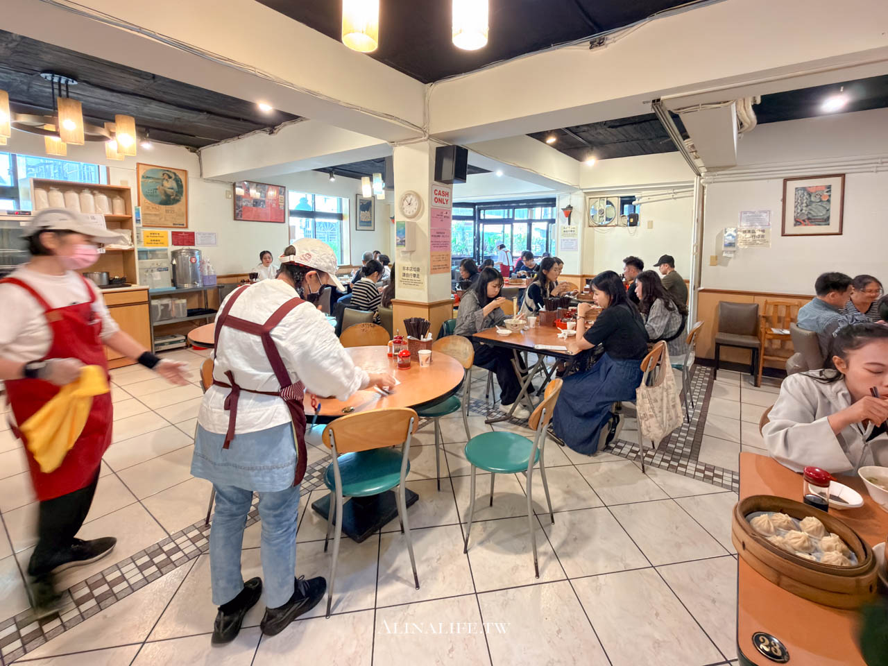 好公道金雞園|永康街50年店,米其林必比登推薦的平價小籠包 @Alina 愛琳娜 好公道金雞園|永康街50年店,米其林必比登推薦的平價小籠包 @Alina 愛琳娜