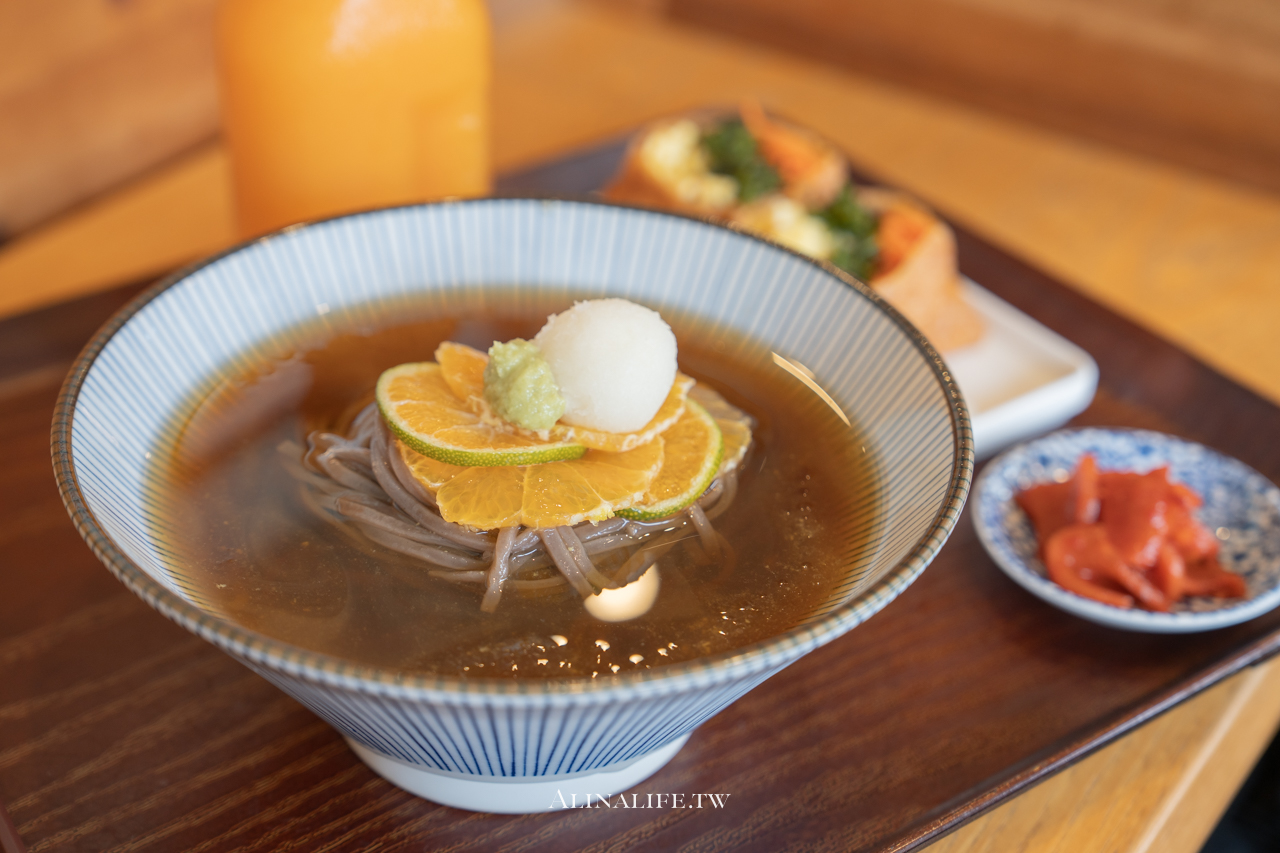 橡子廚房|濟州島青柑橘蕎麥麵,配豆皮壽司一人套餐剛剛好 @Alina 愛琳娜 橡子廚房|濟州島青柑橘蕎麥麵,配豆皮壽司一人套餐剛剛好 @Alina 愛琳娜