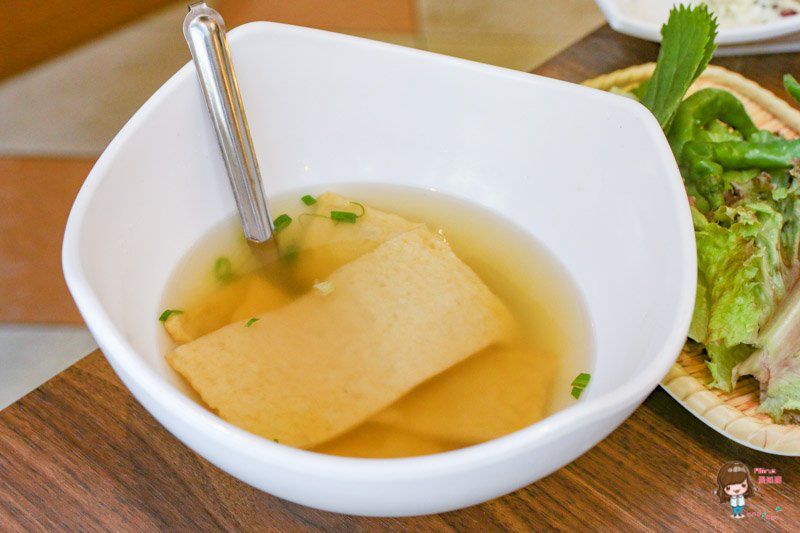 【台北美食】豬腳鬼神 韓國豬腳台灣分店-炭火韓式辣味比原味好吃 @Alina 愛琳娜