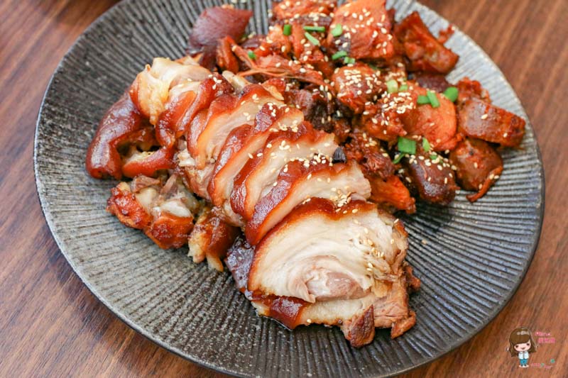 【台北美食】豬腳鬼神 韓國豬腳台灣分店-炭火韓式辣味比原味好吃 @Alina 愛琳娜