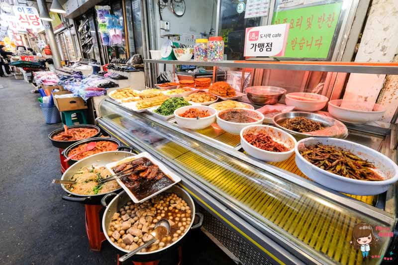 通仁市場｜景福宮旁銅板美食，用古錢買小吃裝便當 @Alina 愛琳娜