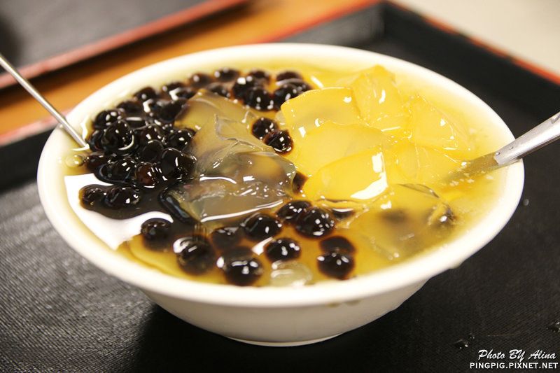 台北寧夏夜市》橋頭燒麻糬.劉芋仔蛋黃芋餅.環記麻油雞.豆花庄 @Alina 愛琳娜