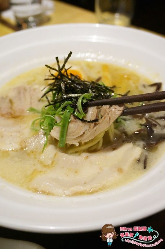 【花蓮食記】匠心食堂 日式拉麵店,濃郁黑嚕嚕的墨魚拉麵好特別 @Alina 愛琳娜