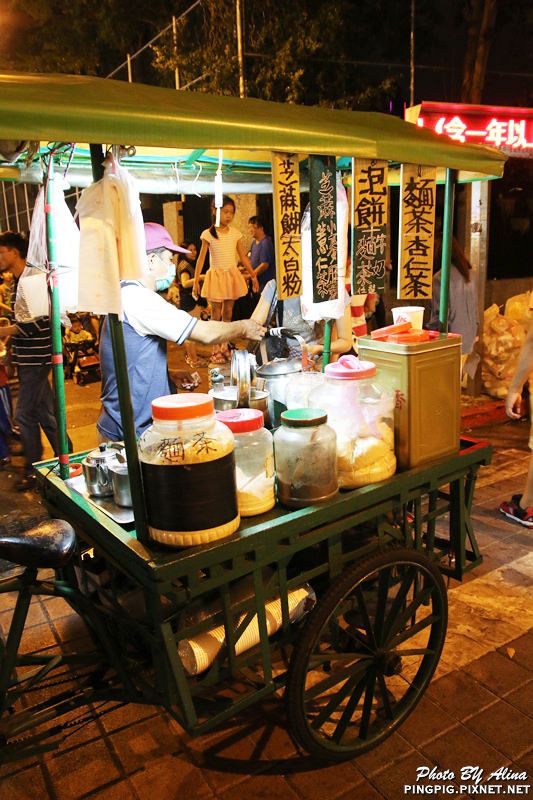 台北寧夏夜市》橋頭燒麻糬.劉芋仔蛋黃芋餅.環記麻油雞.豆花庄 @Alina 愛琳娜